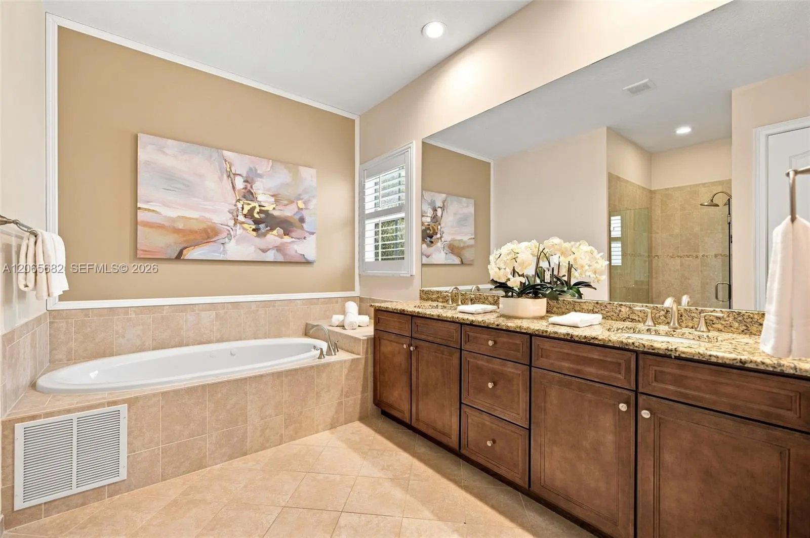 8550 Lakeside Bend