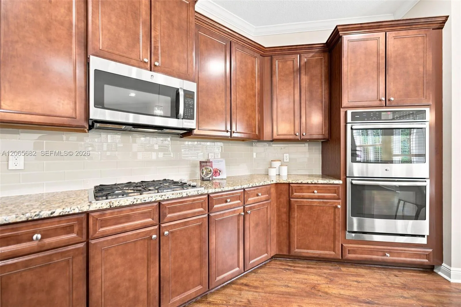 8550 Lakeside Bend