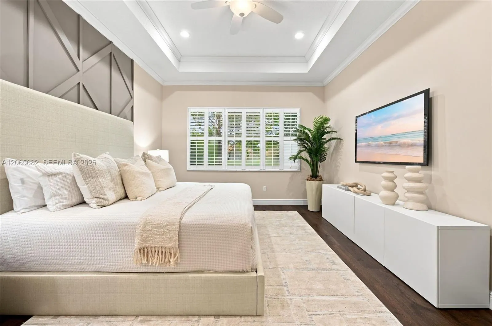 8550 Lakeside Bend