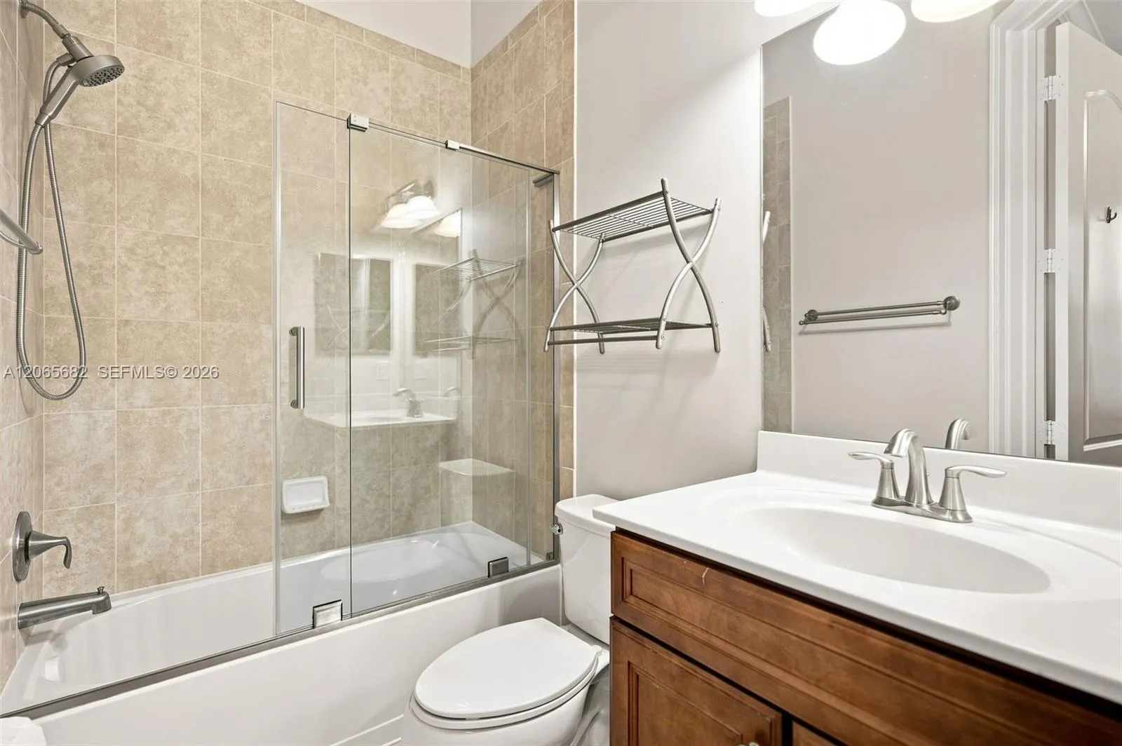 8550 Lakeside Bend