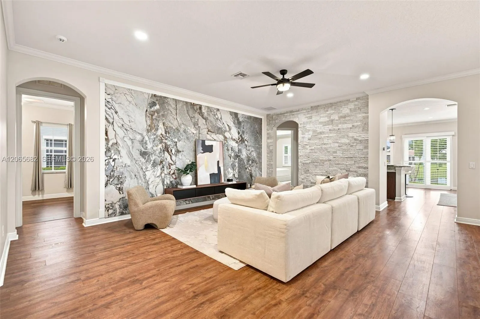 8550 Lakeside Bend