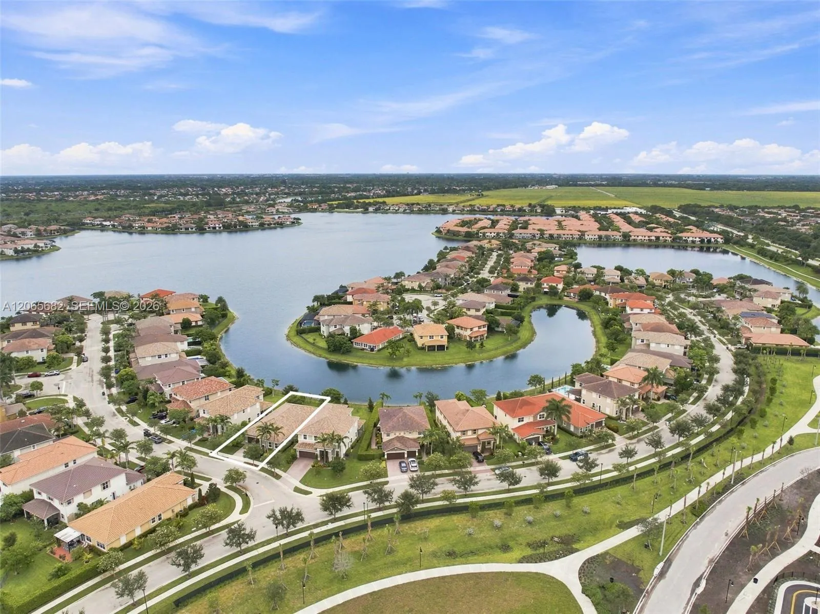 8550 Lakeside Bend