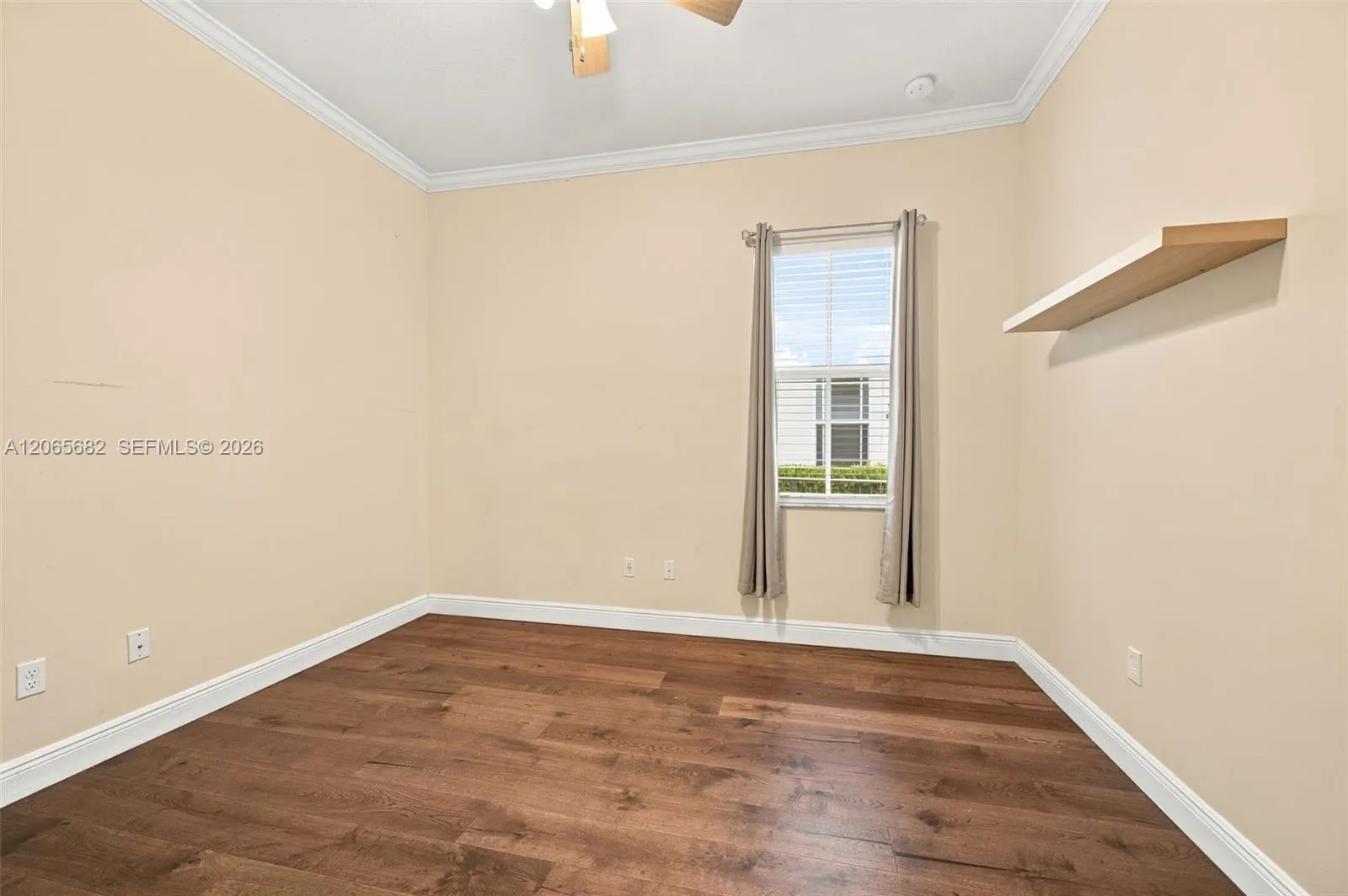 8550 Lakeside Bend