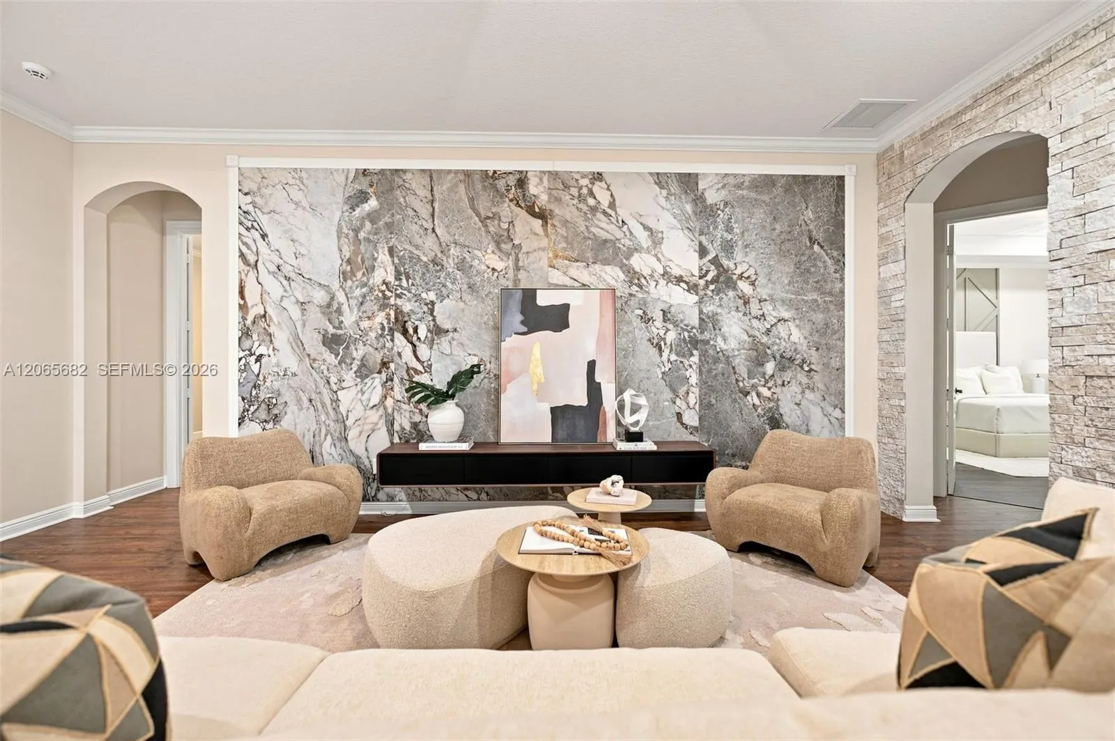 8550 Lakeside Bend