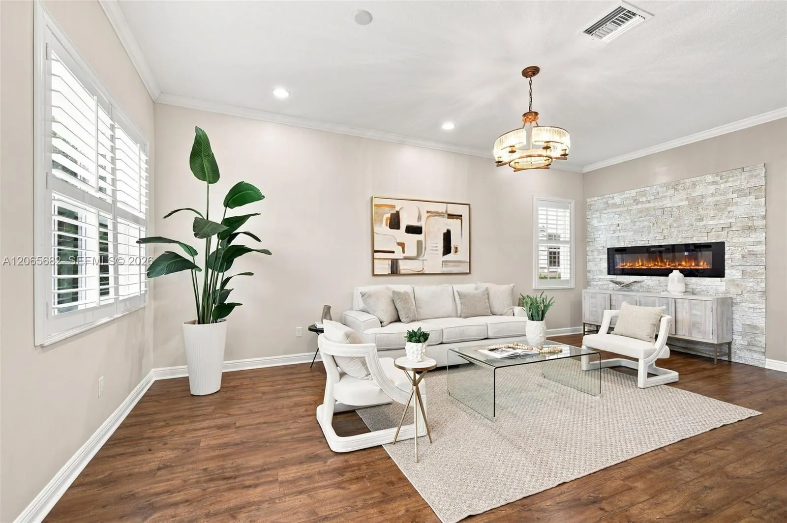 8550 Lakeside Bend