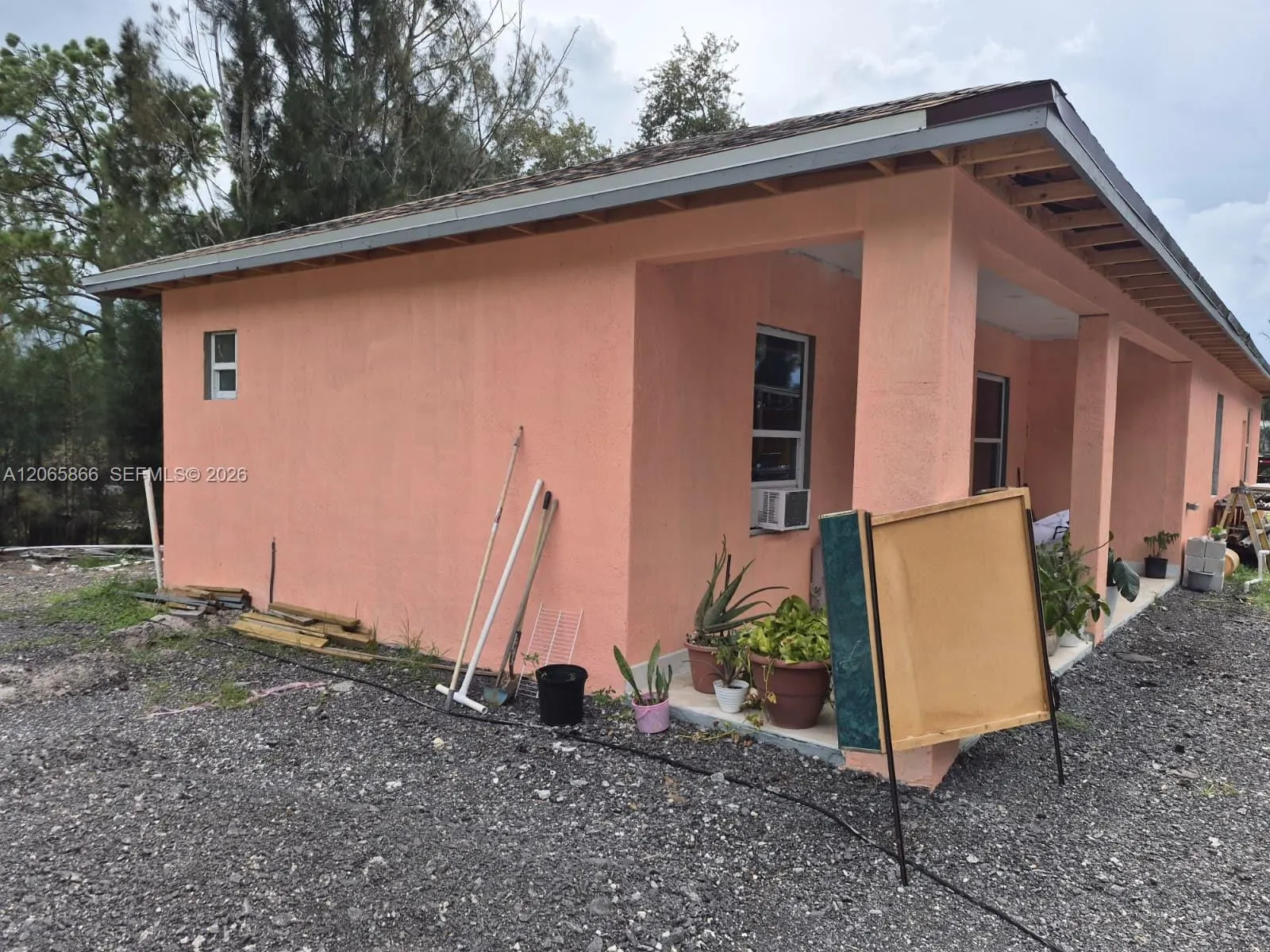 160 N Granja Street