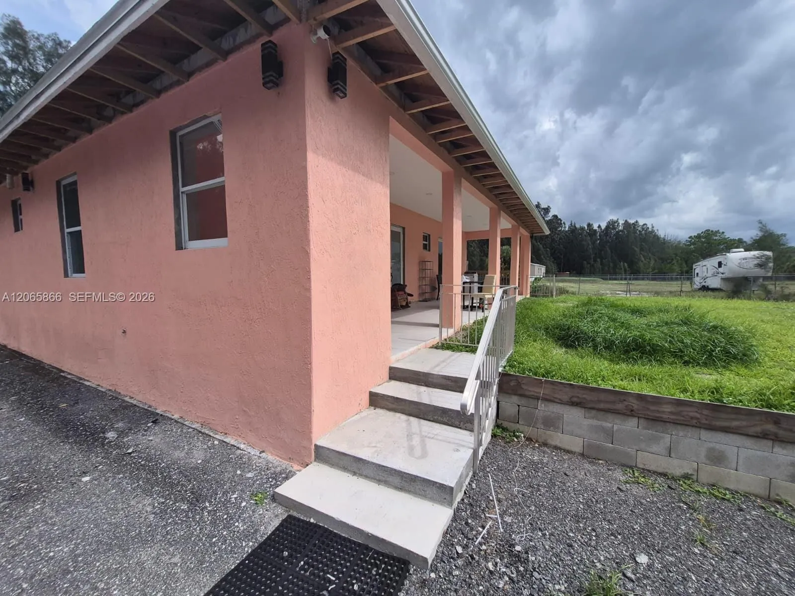 160 N Granja Street