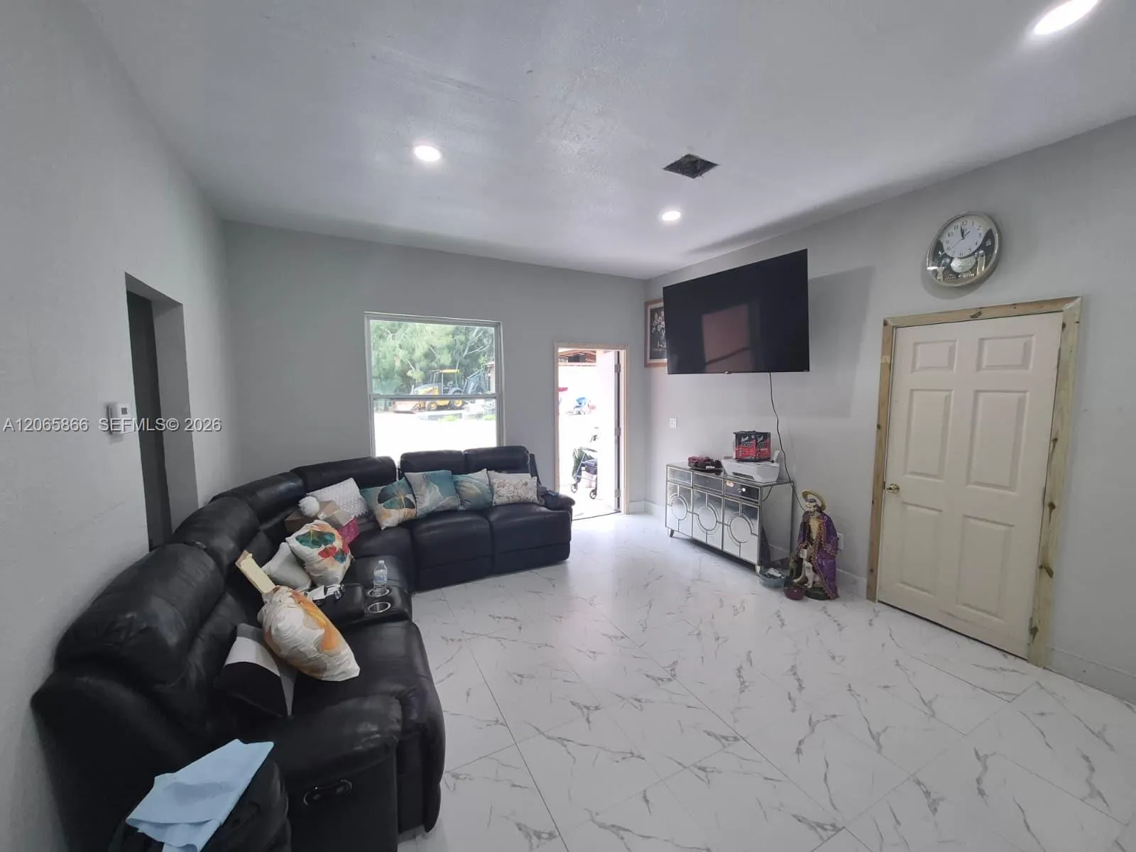 160 N Granja Street