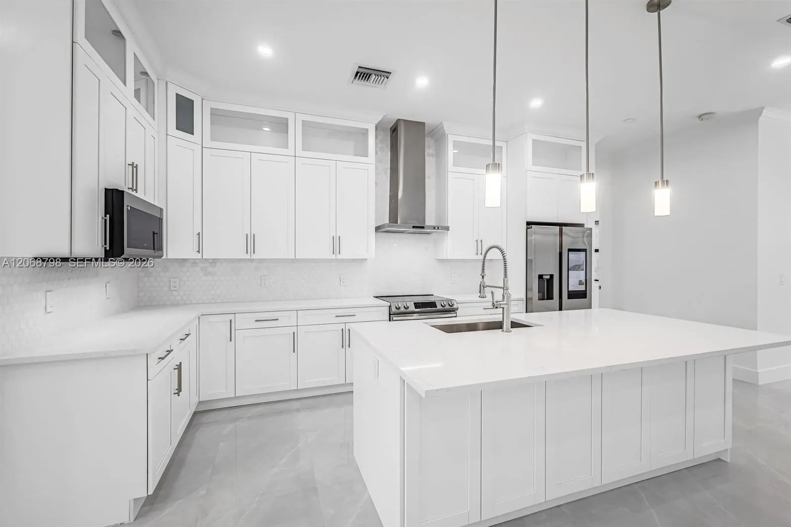 2806/2840 Golden Gate Boulevard W