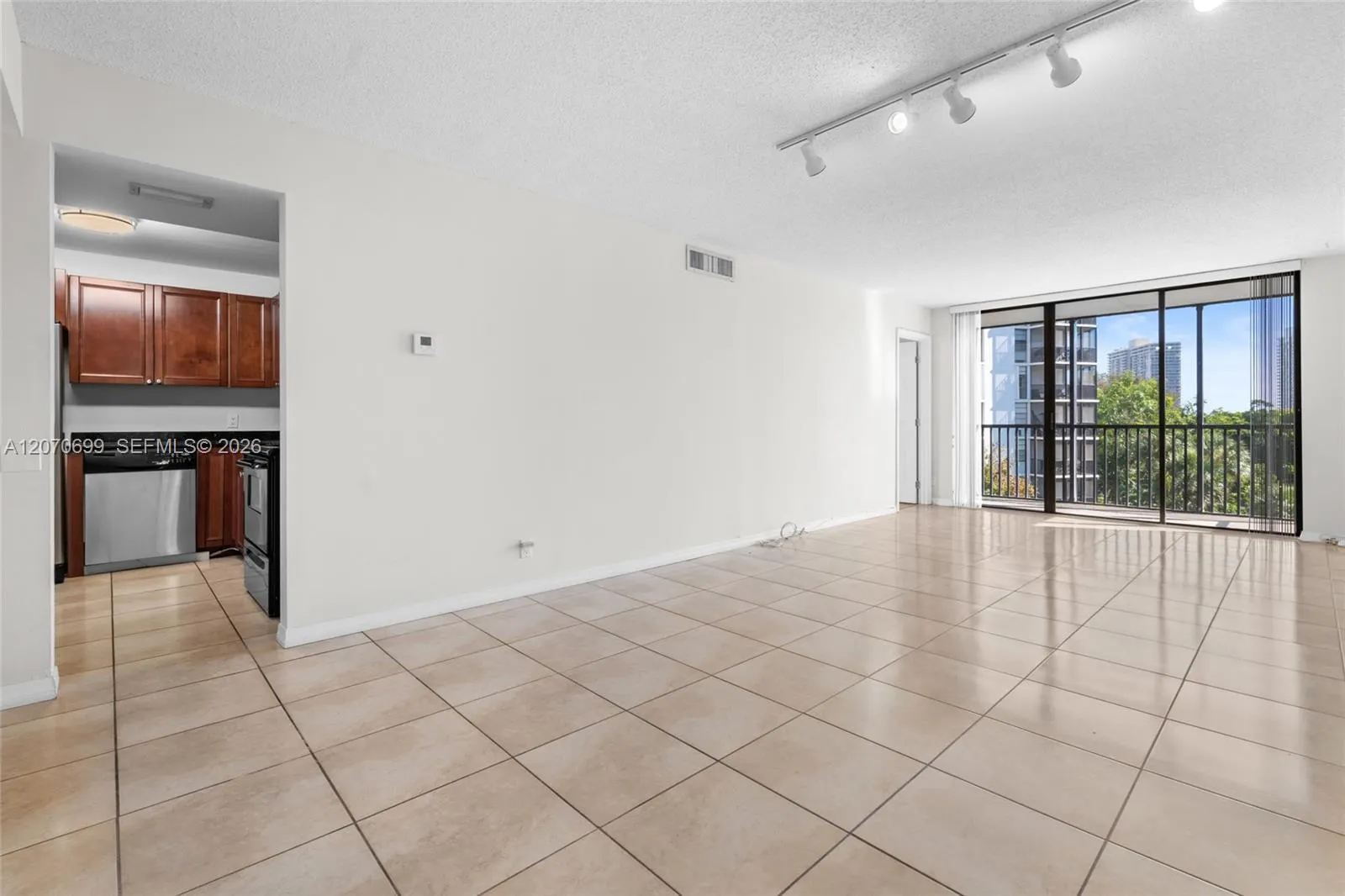 3401 N Country Club Drive #519