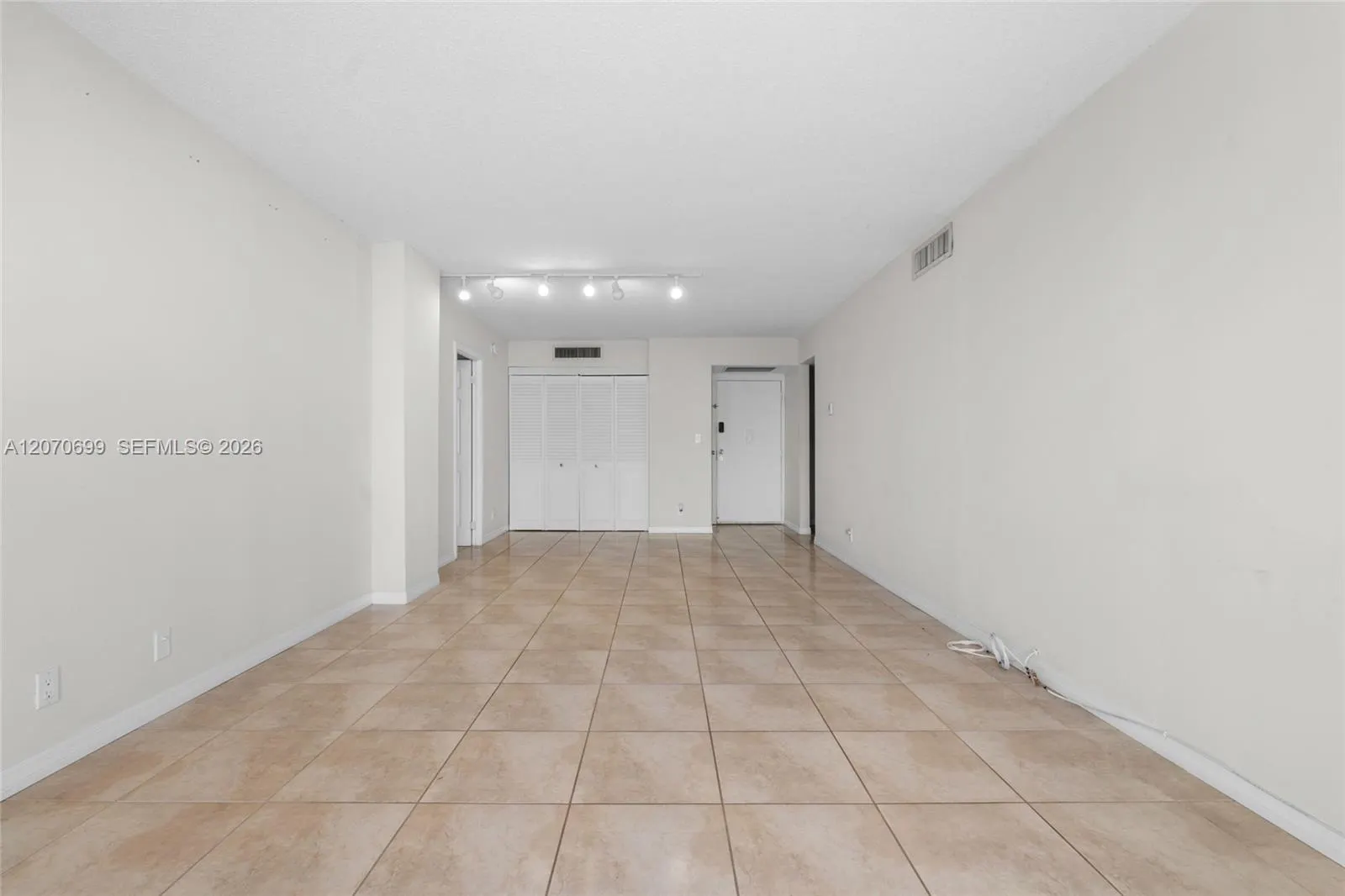 3401 N Country Club Drive #519