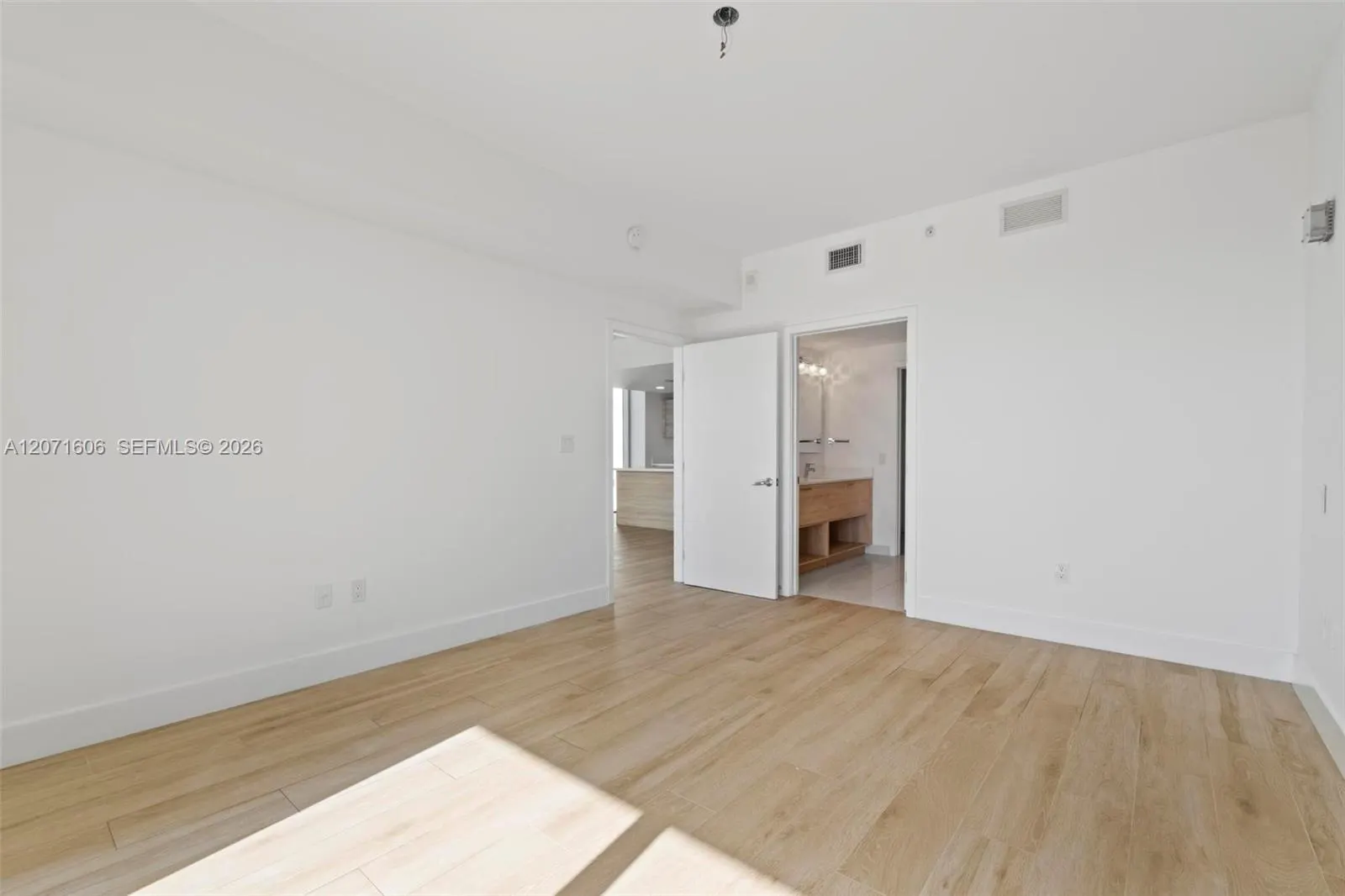 16385 Biscayne Boulevard #521