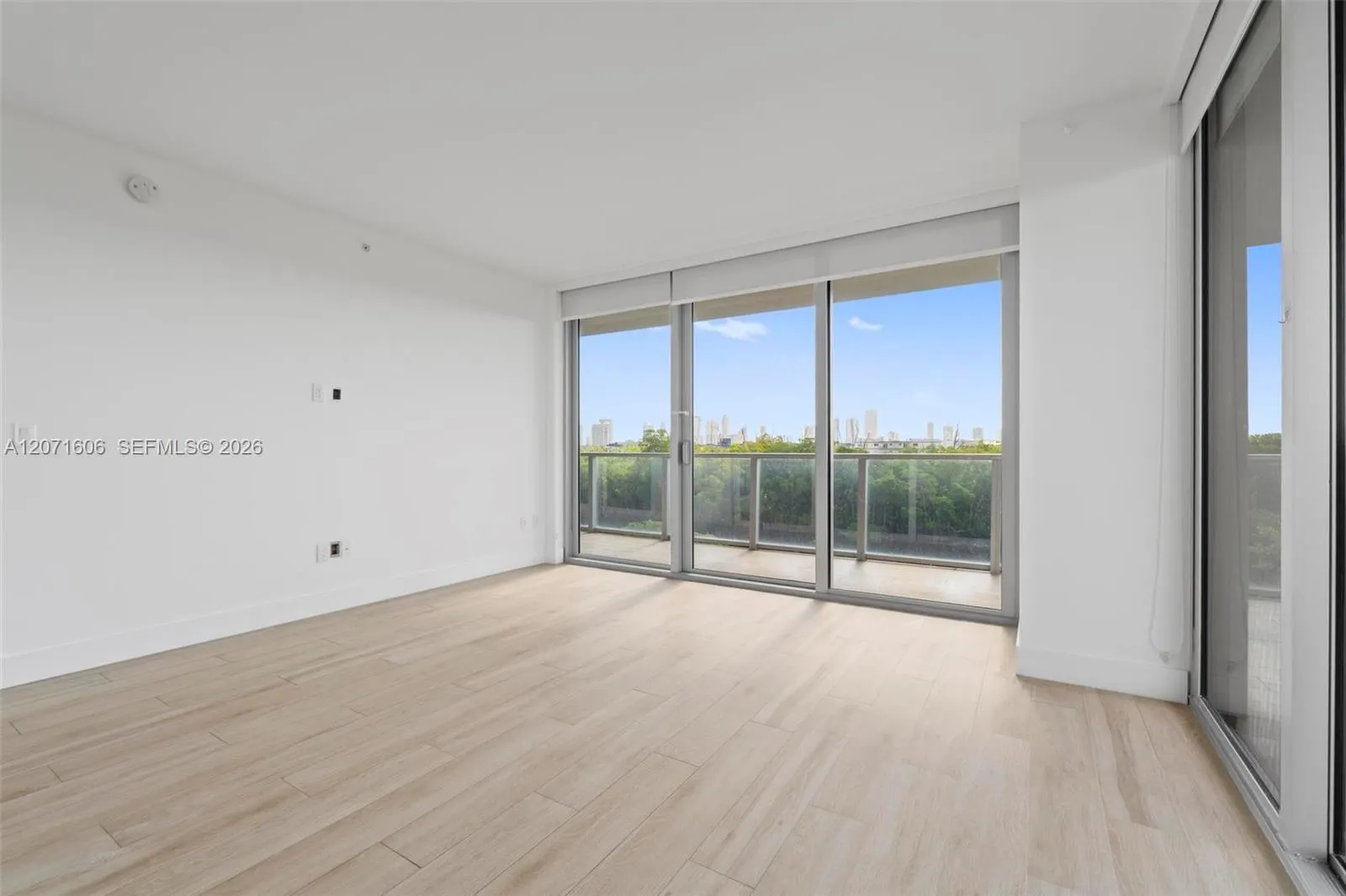 16385 Biscayne Boulevard #521