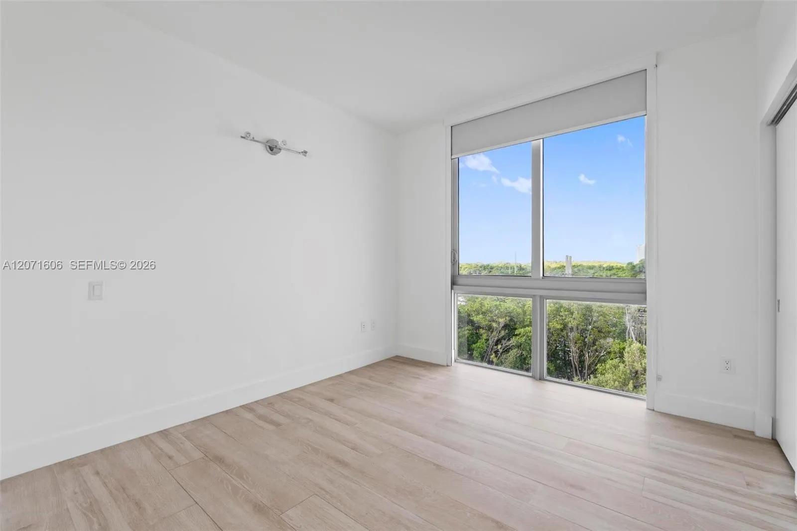 16385 Biscayne Boulevard #521