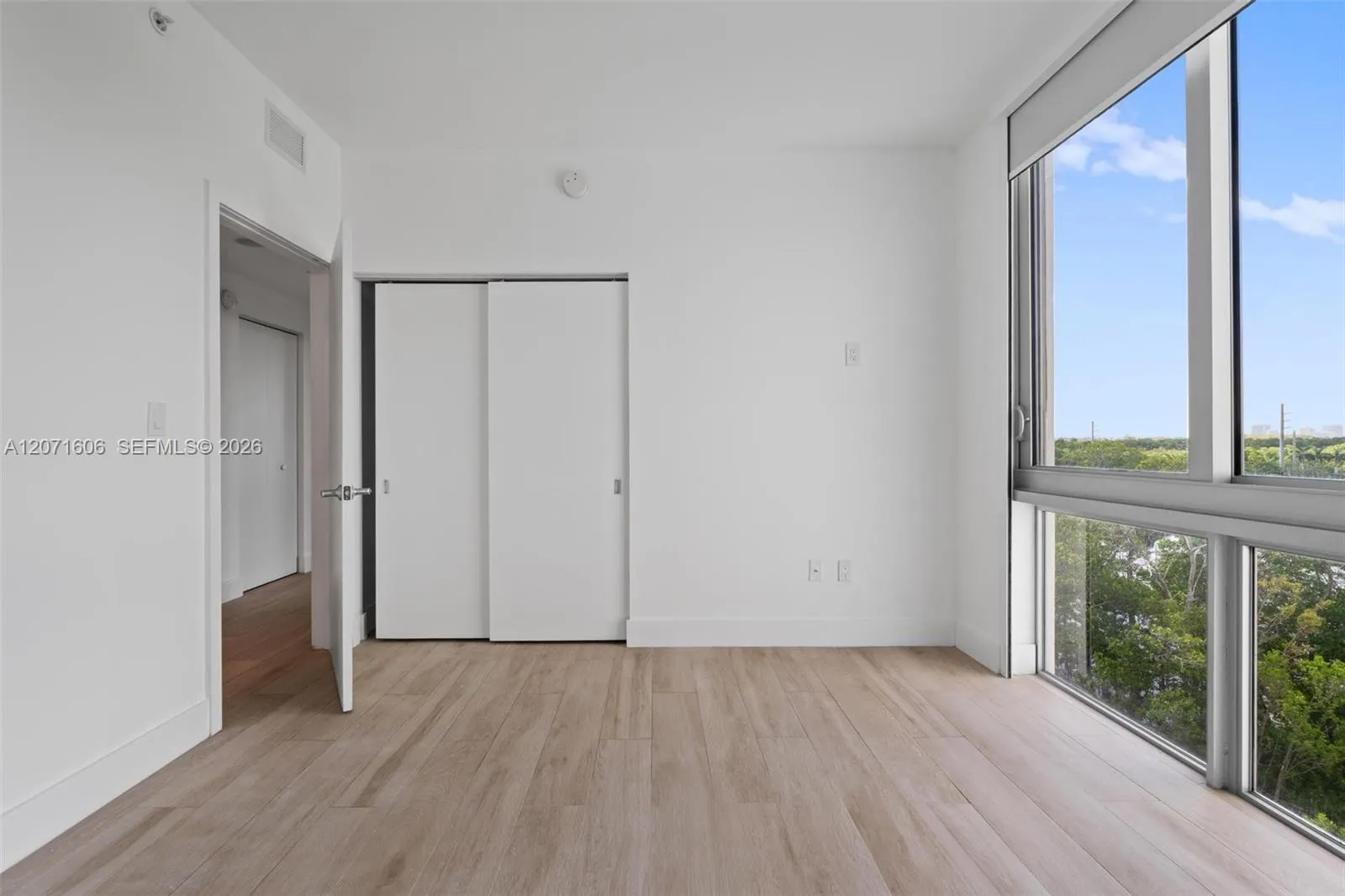 16385 Biscayne Boulevard #521