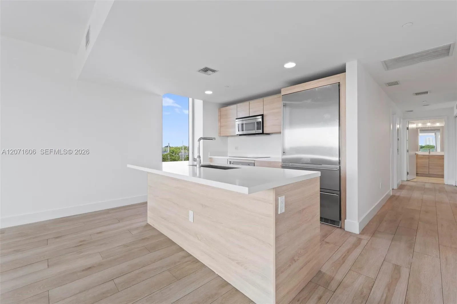 16385 Biscayne Boulevard #521