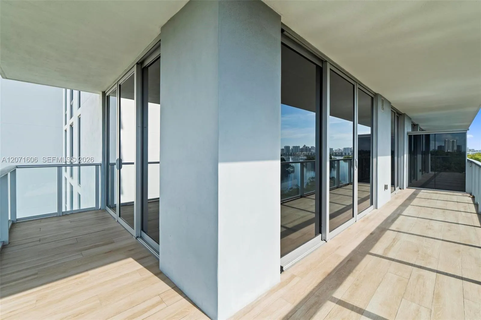 16385 Biscayne Boulevard #521