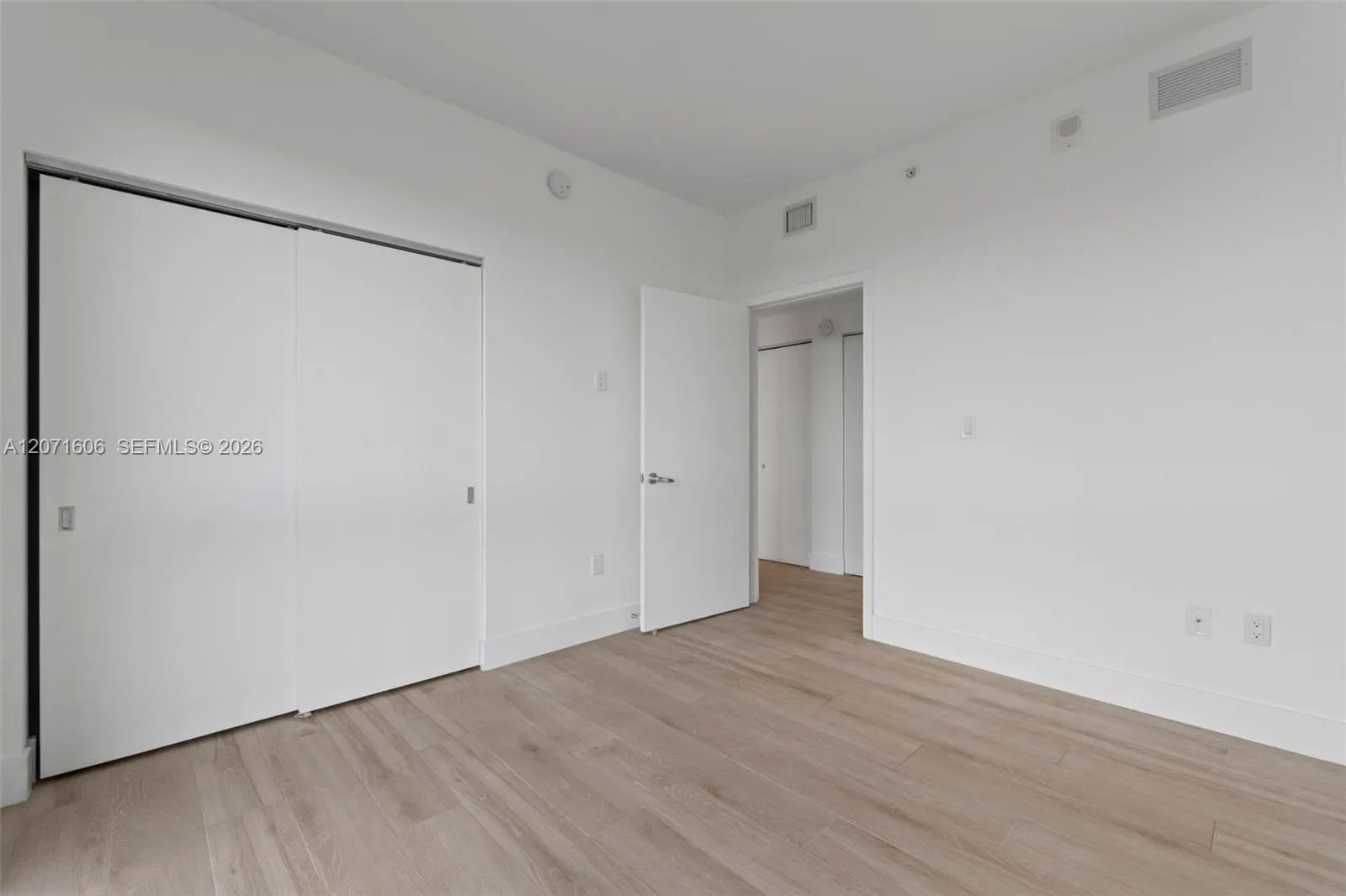 16385 Biscayne Boulevard #521