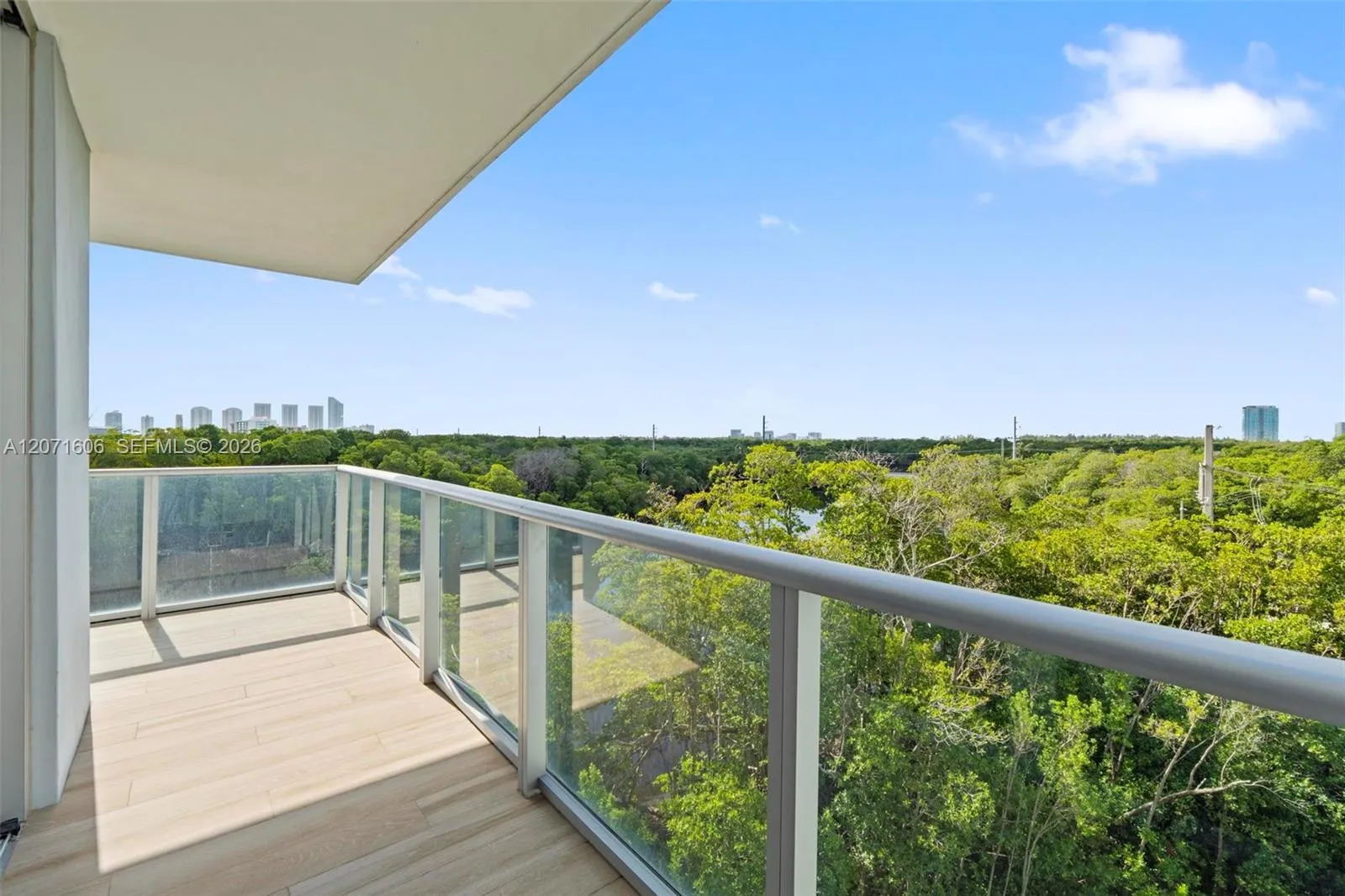 16385 Biscayne Boulevard #521