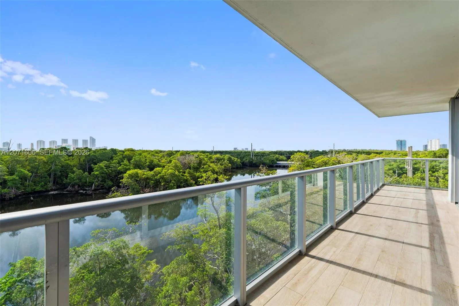 16385 Biscayne Boulevard #521
