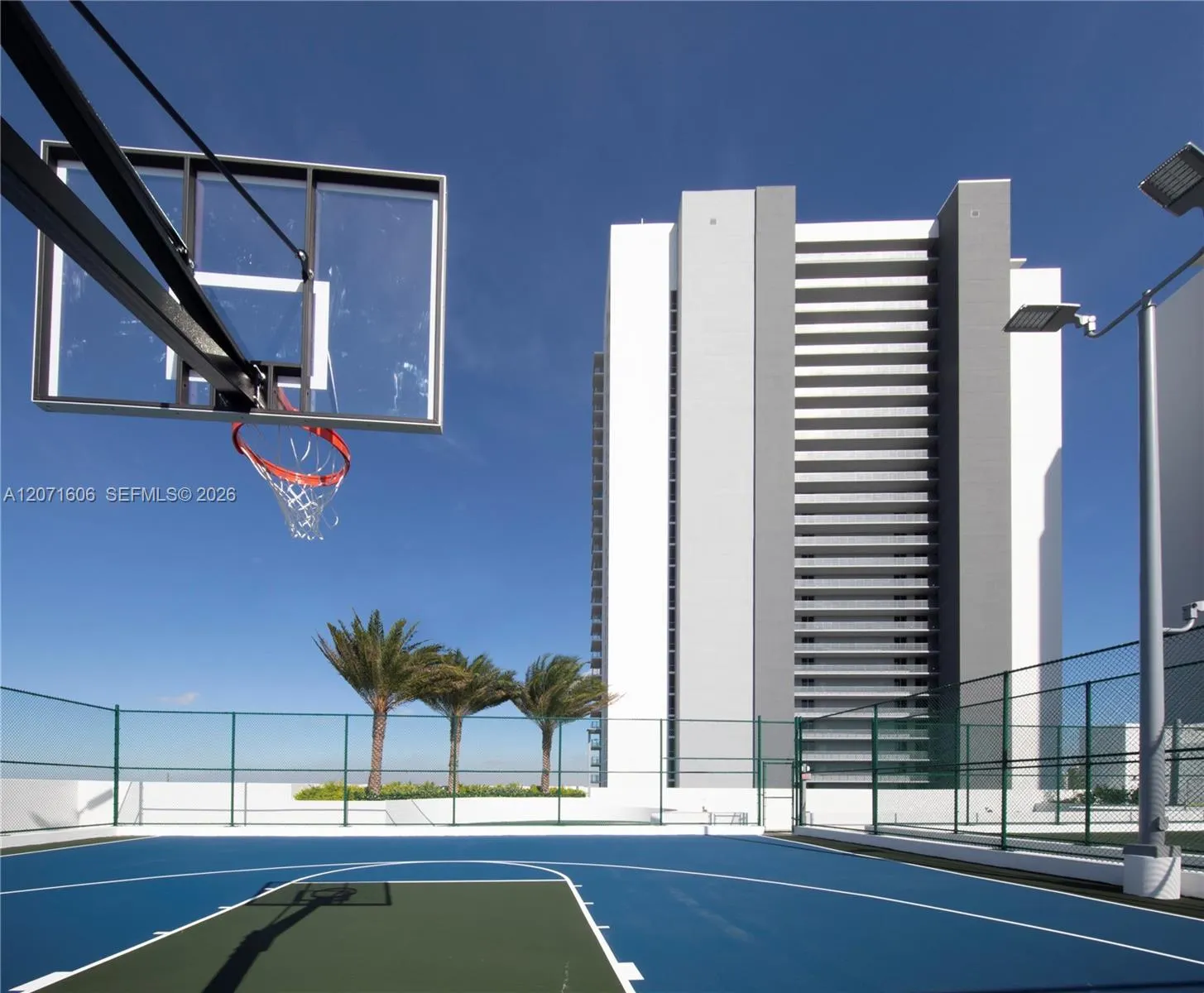 16385 Biscayne Boulevard #521
