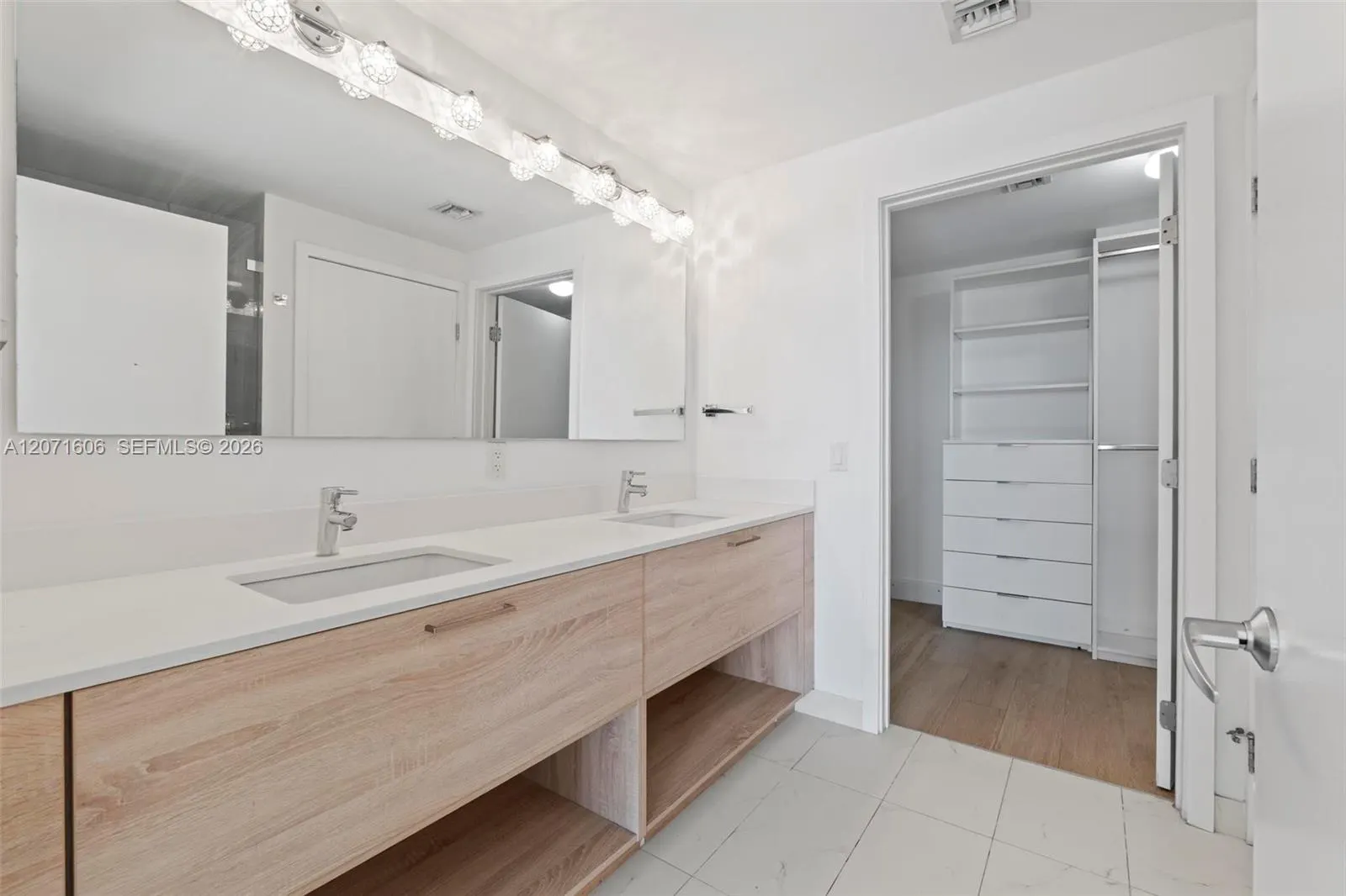 16385 Biscayne Boulevard #521