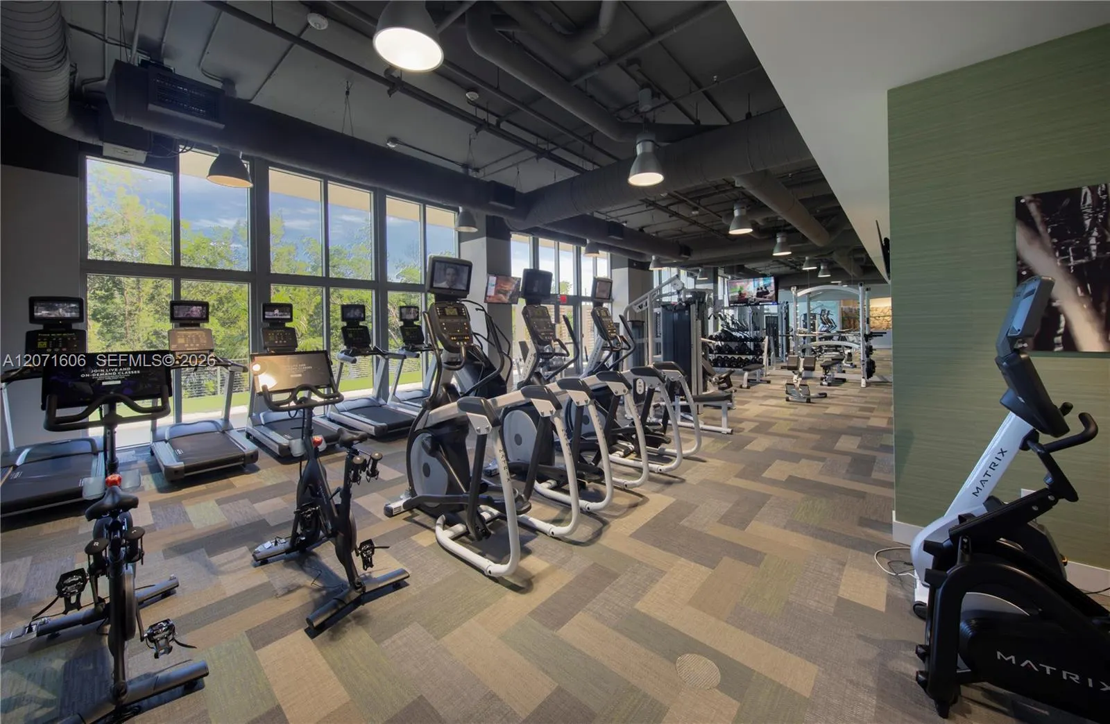 16385 Biscayne Boulevard #521