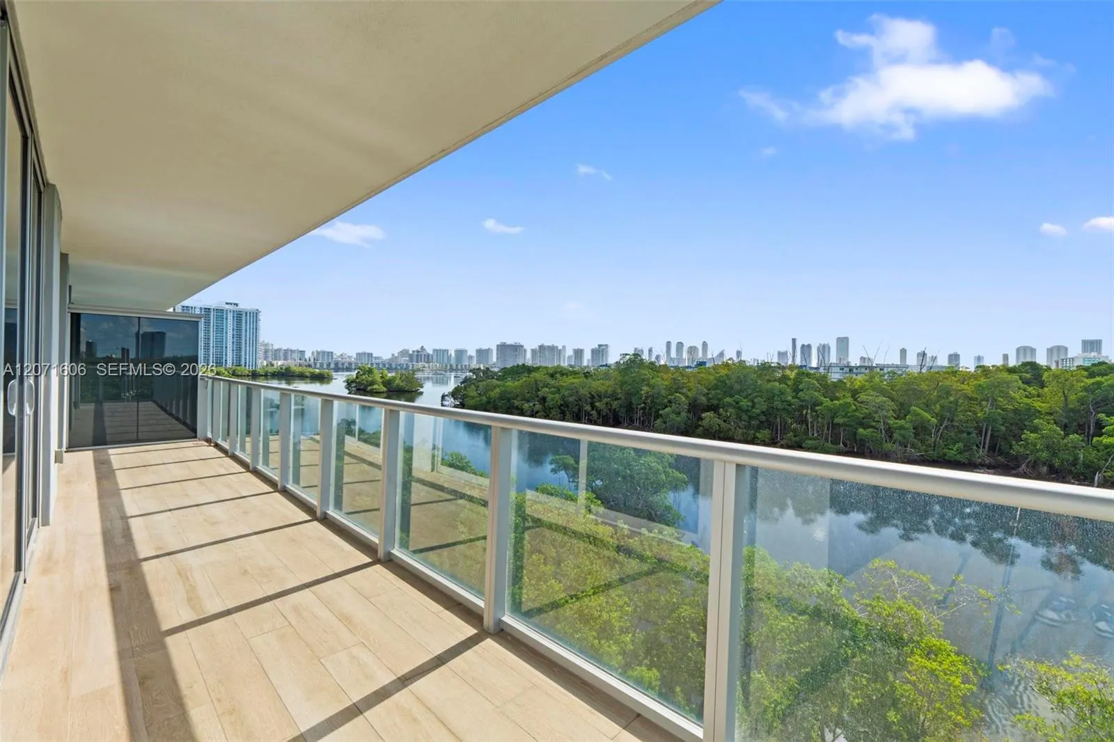 16385 Biscayne Boulevard #521