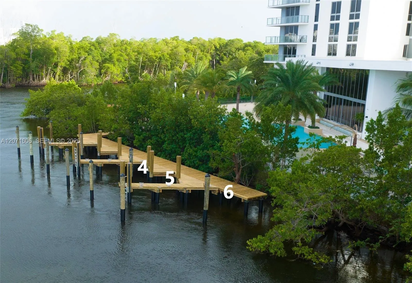 16385 Biscayne Boulevard #521