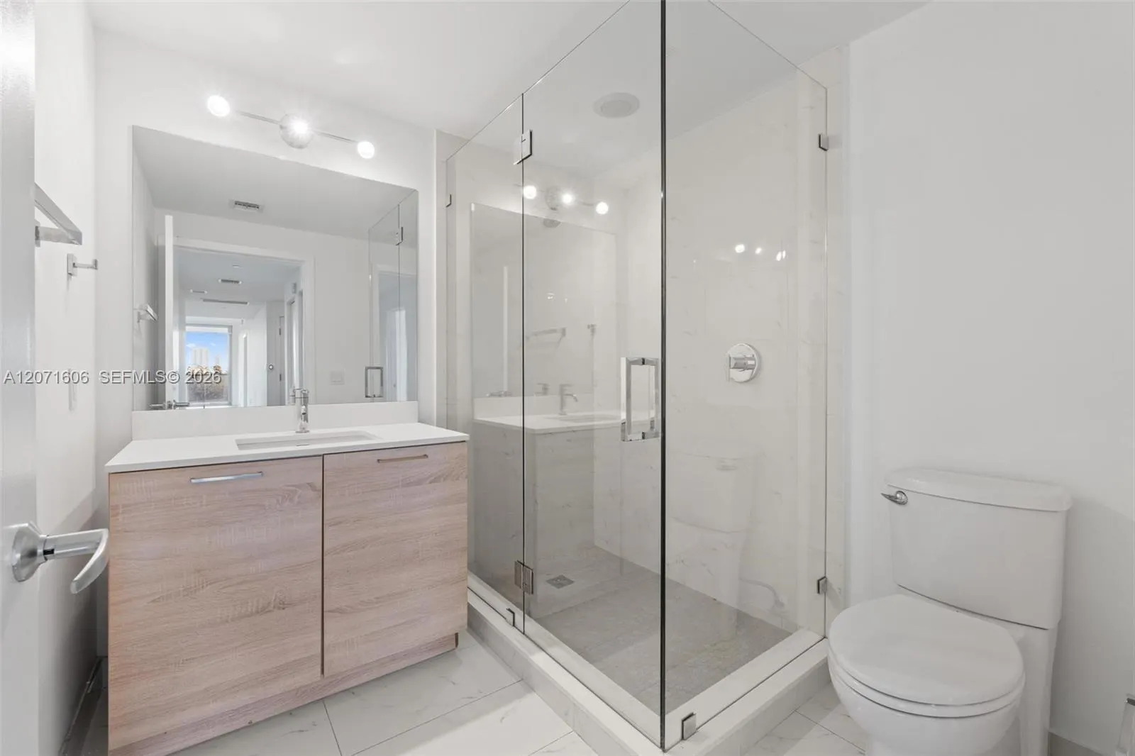 16385 Biscayne Boulevard #521