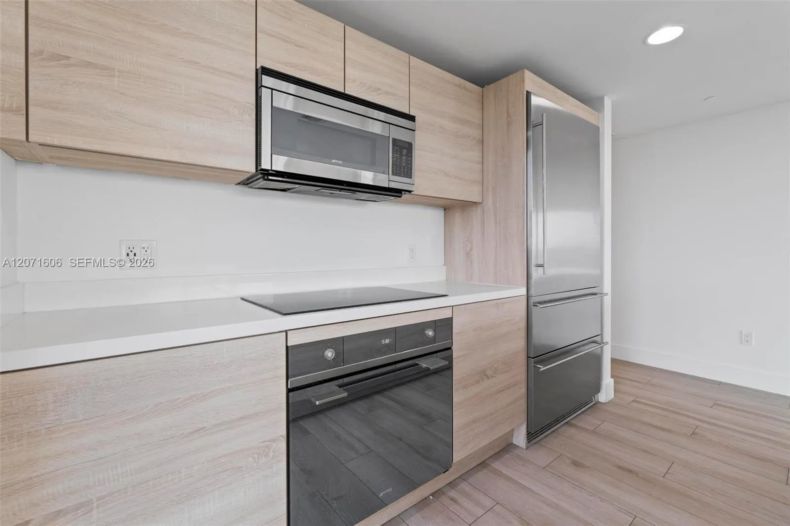 16385 Biscayne Boulevard #521
