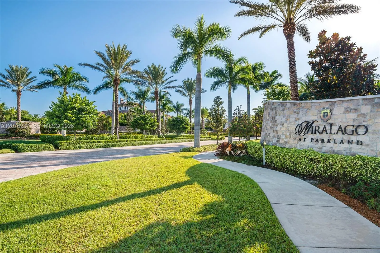 8442 Lake Majesty Lane