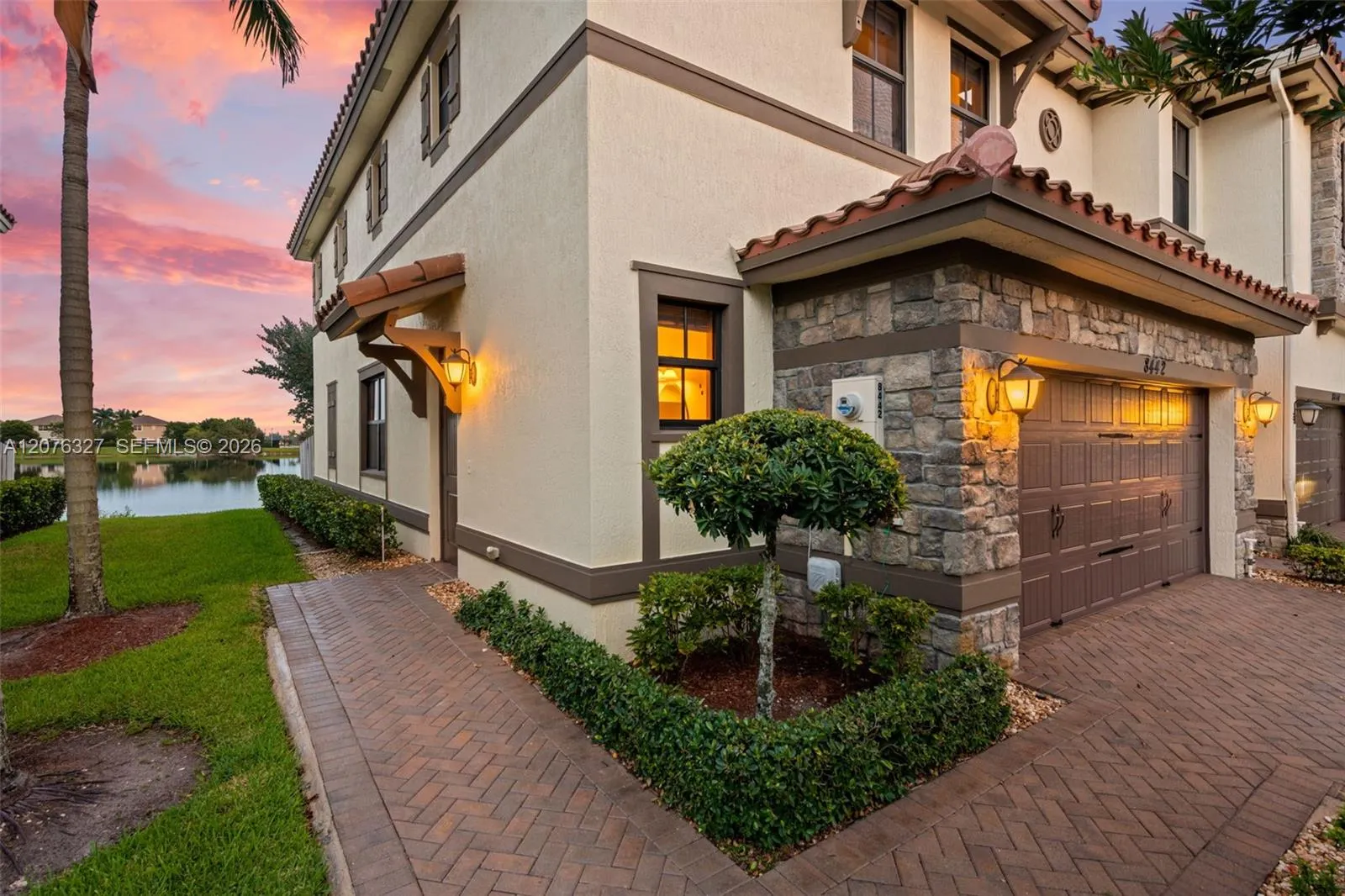8442 Lake Majesty Lane