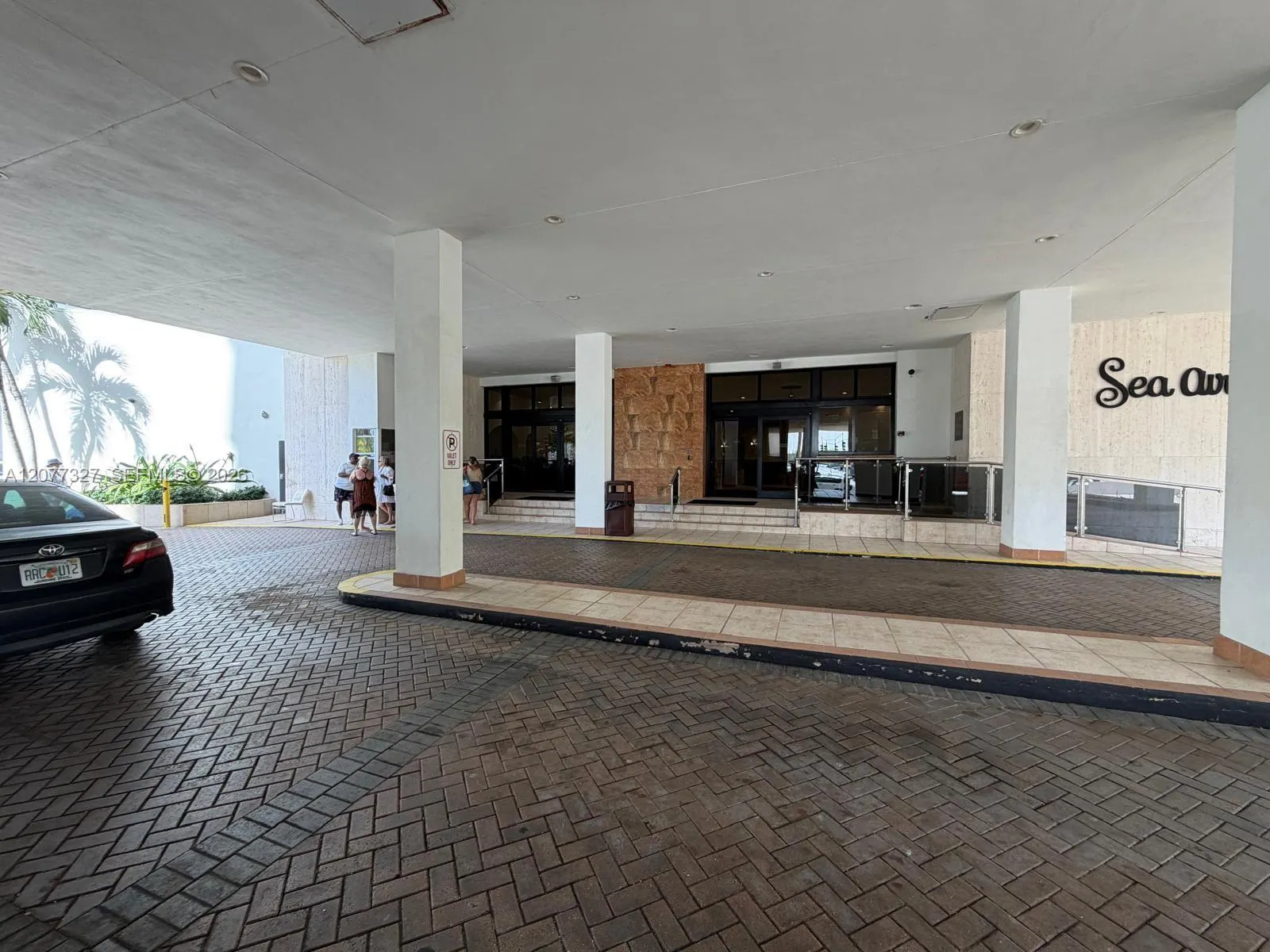 3725 S Ocean Drive #1517
