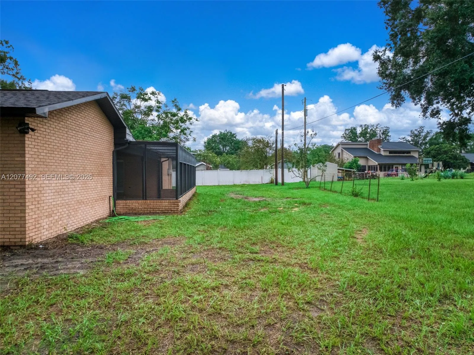 1050 Knollwood Circle