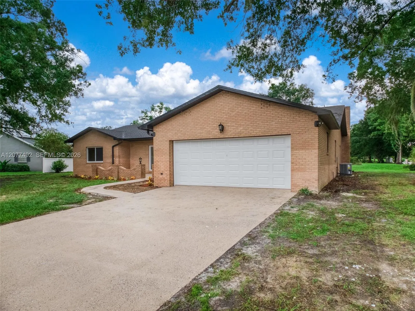 1050 Knollwood Circle