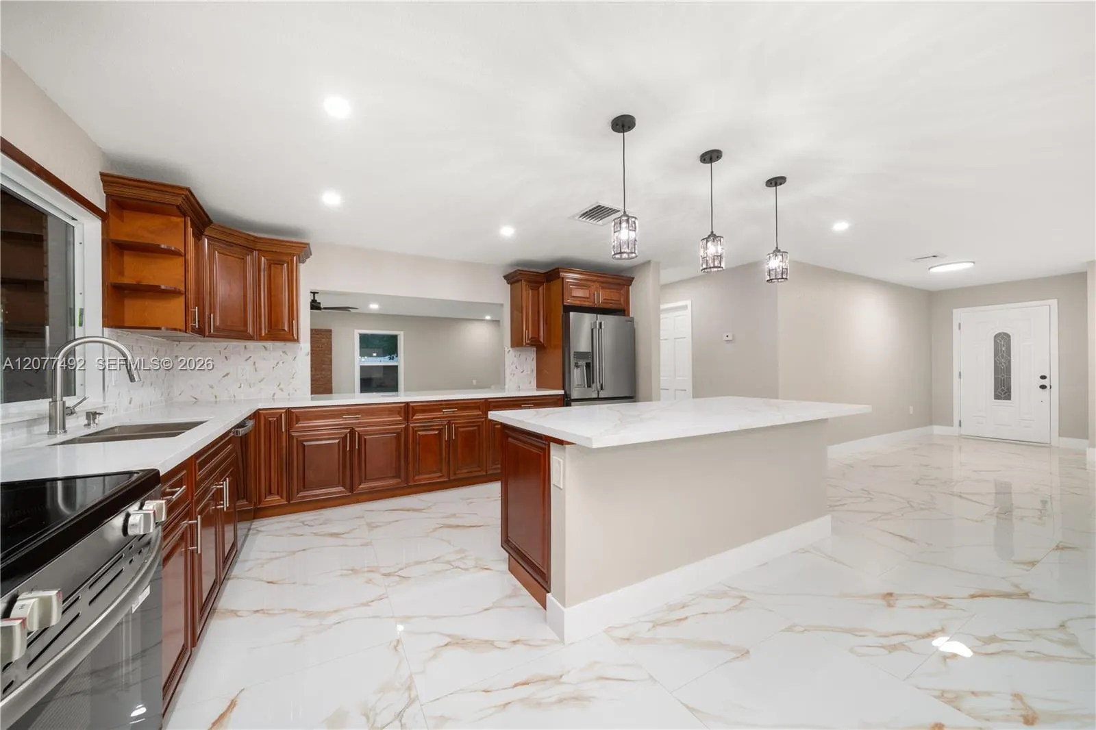 1050 Knollwood Circle