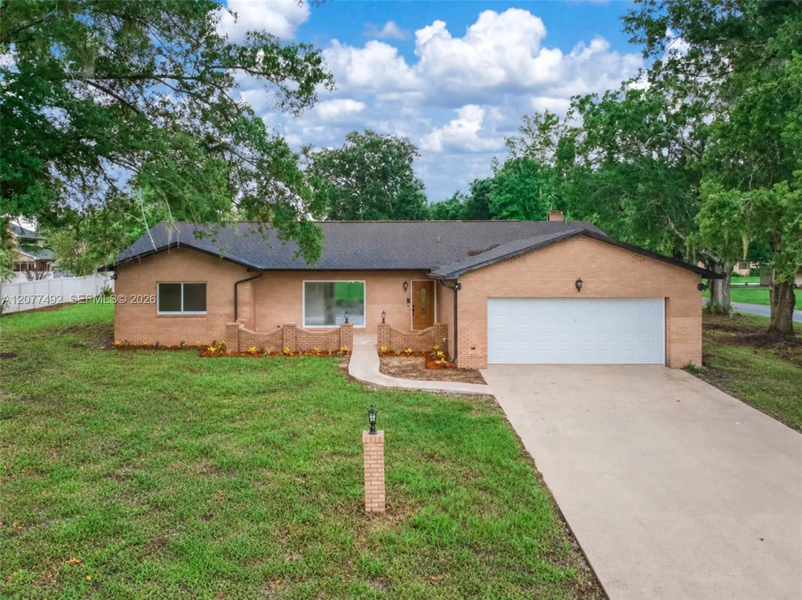 1050 Knollwood Circle