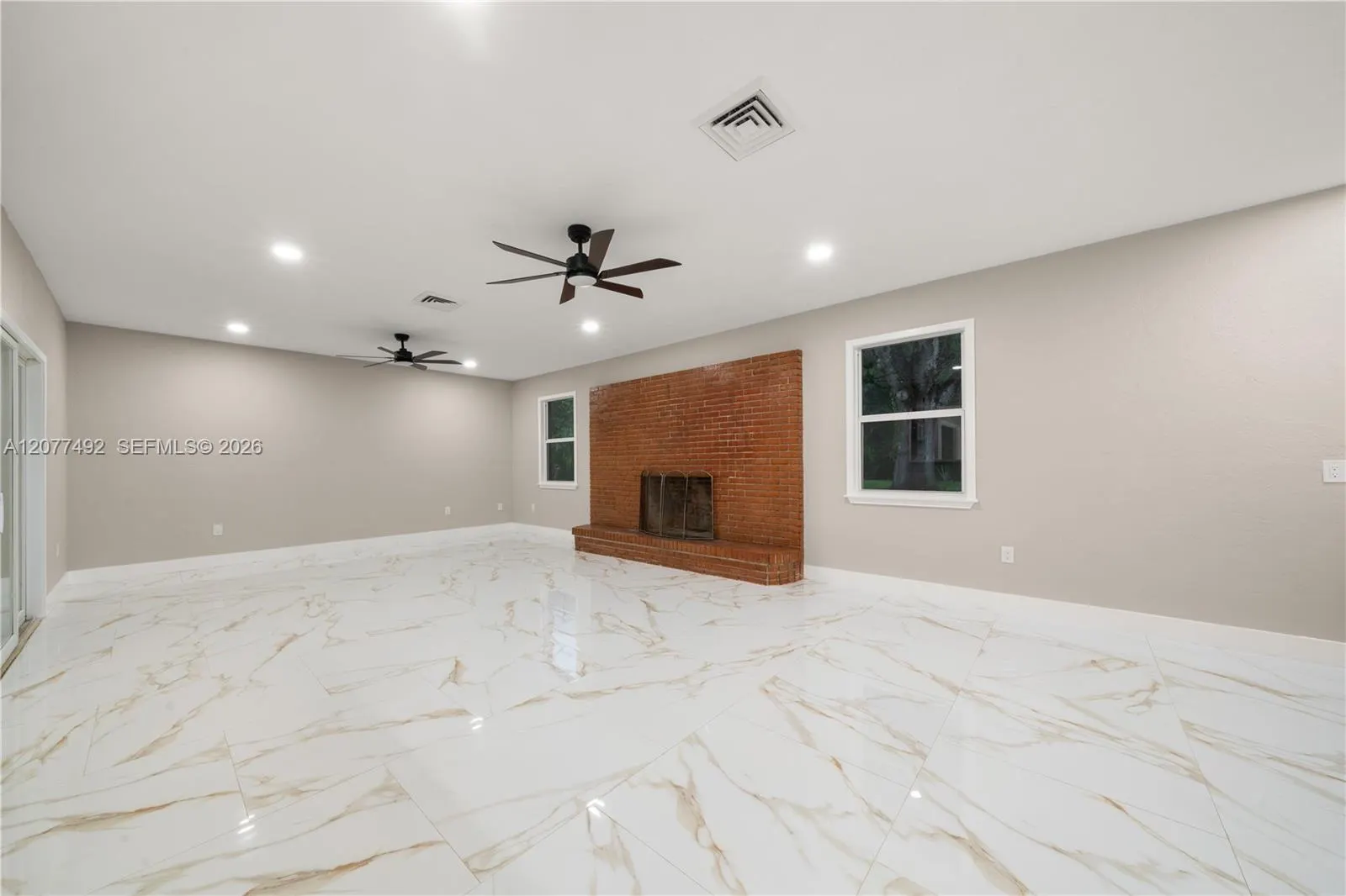1050 Knollwood Circle