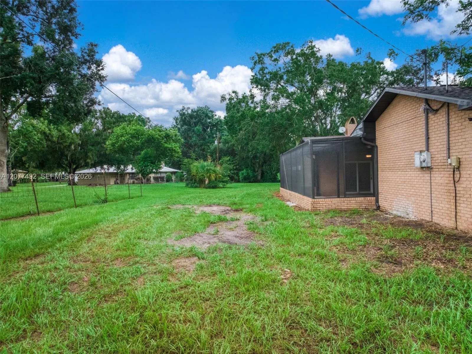 1050 Knollwood Circle