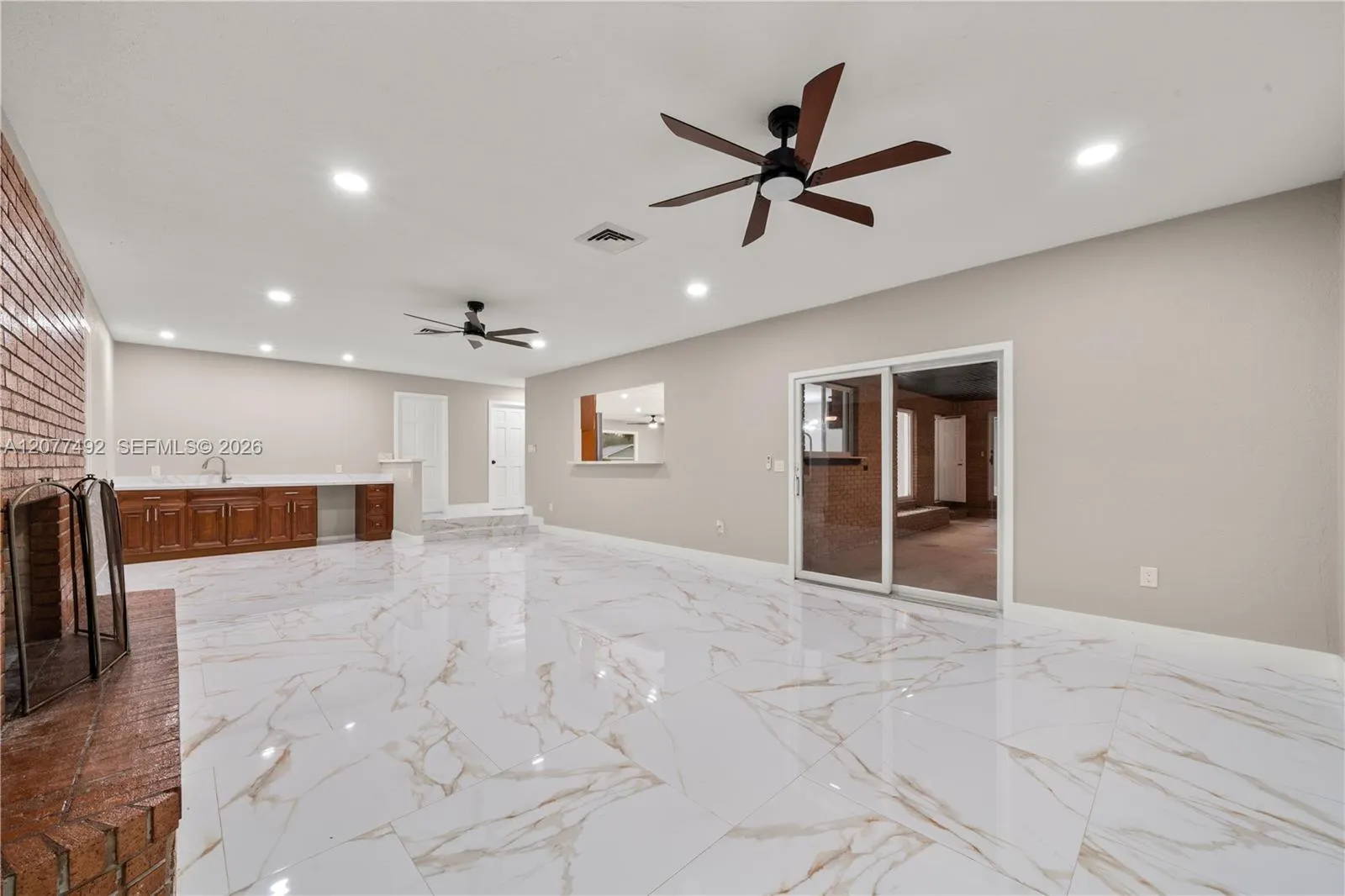 1050 Knollwood Circle