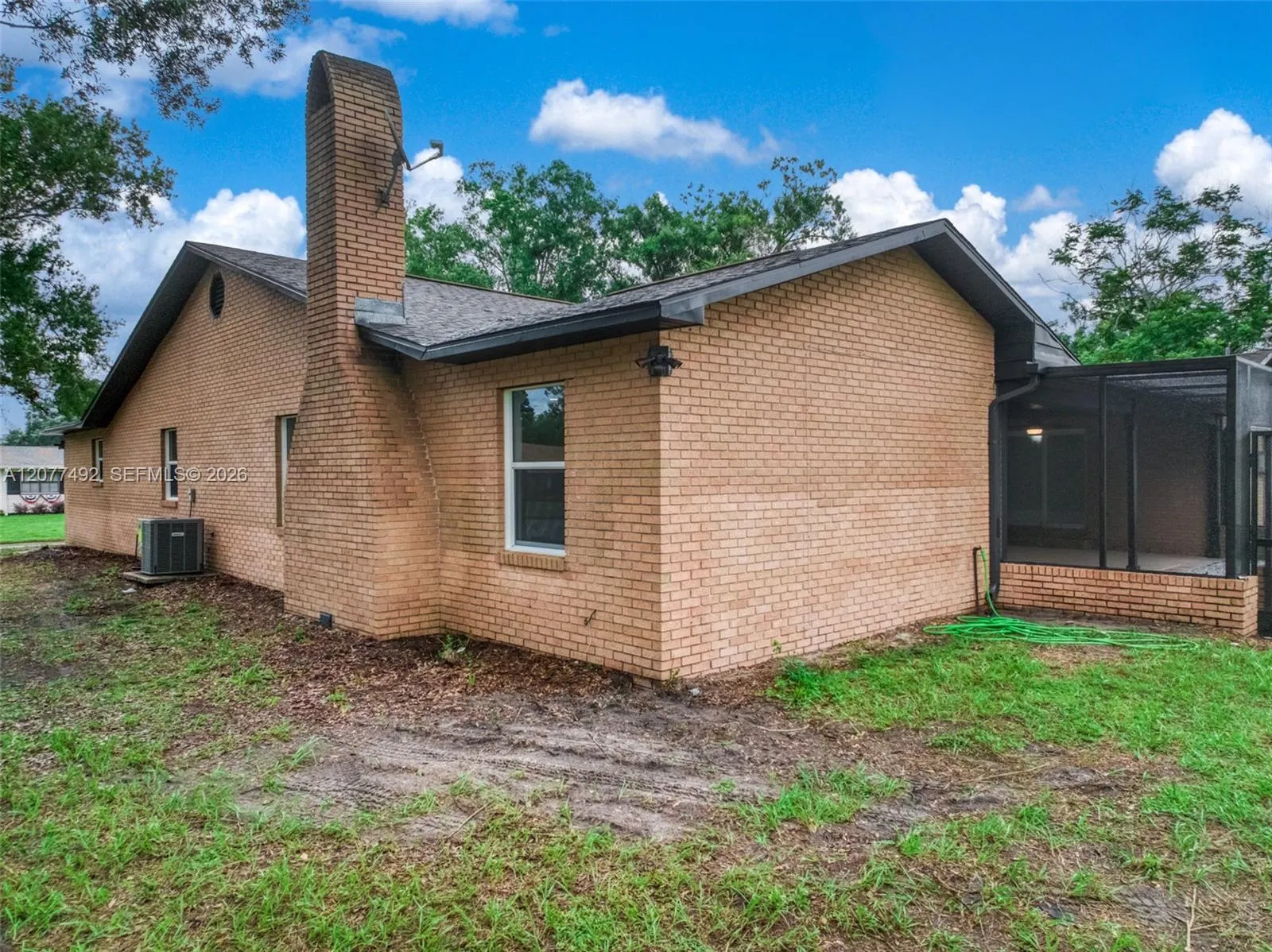 1050 Knollwood Circle