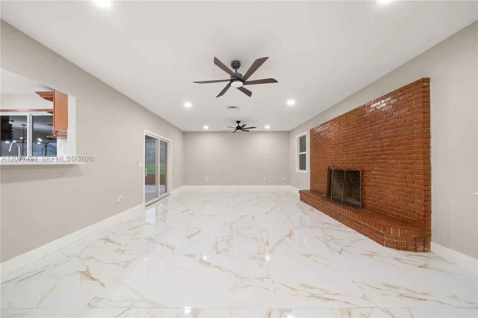 1050 Knollwood Circle