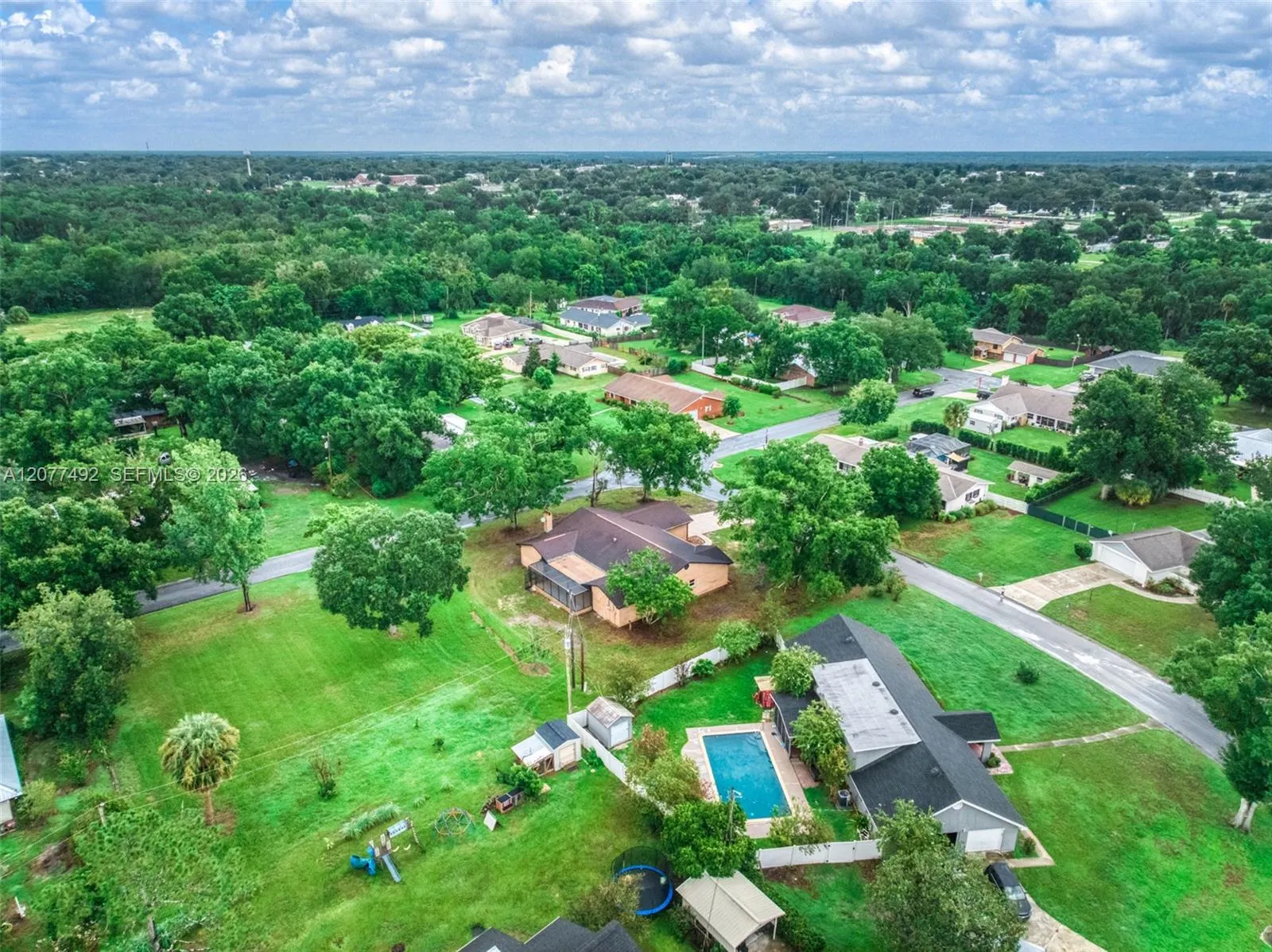 1050 Knollwood Circle