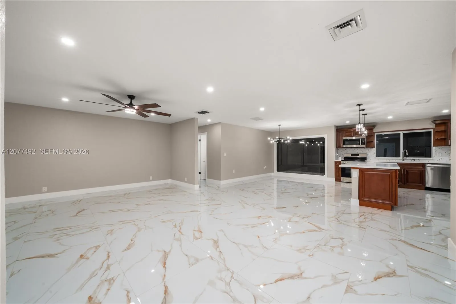 1050 Knollwood Circle