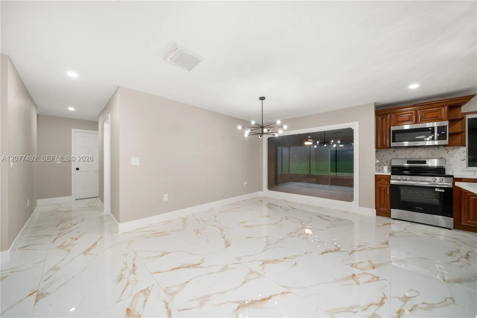 1050 Knollwood Circle
