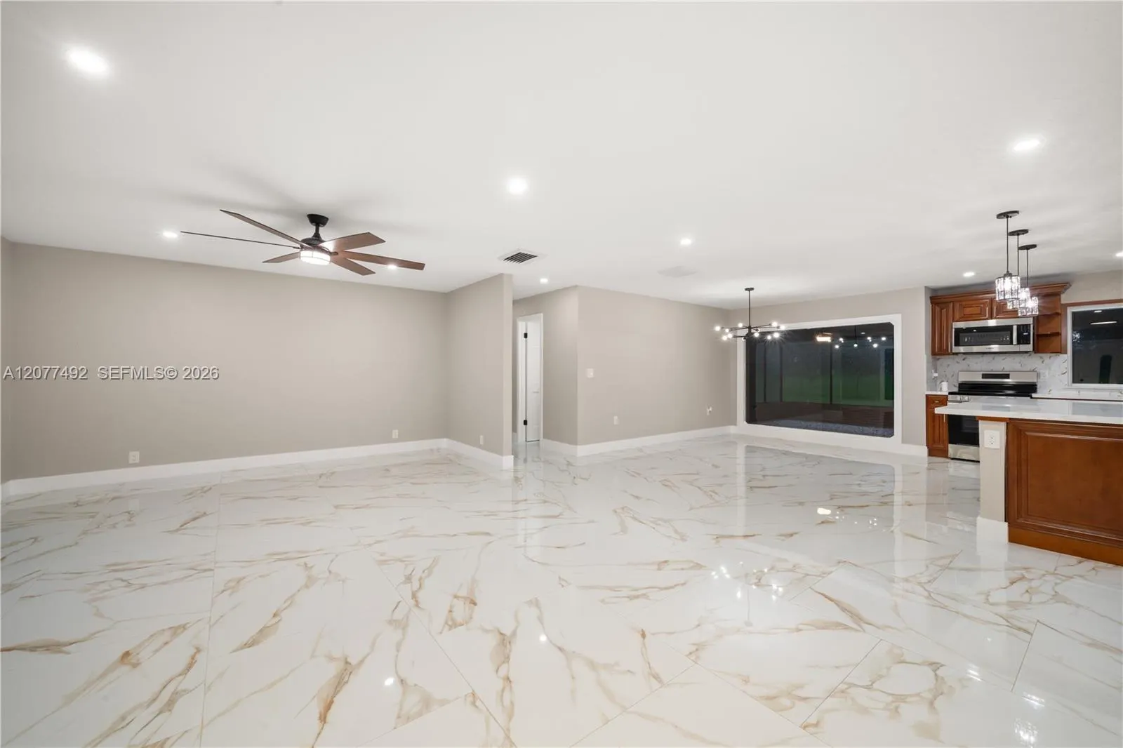1050 Knollwood Circle