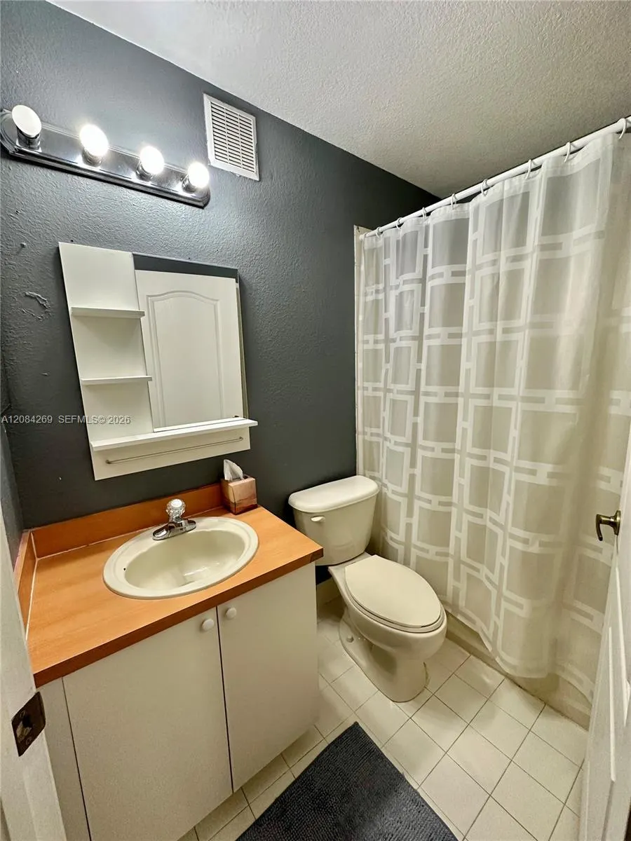 8866 W Flagler Street #206