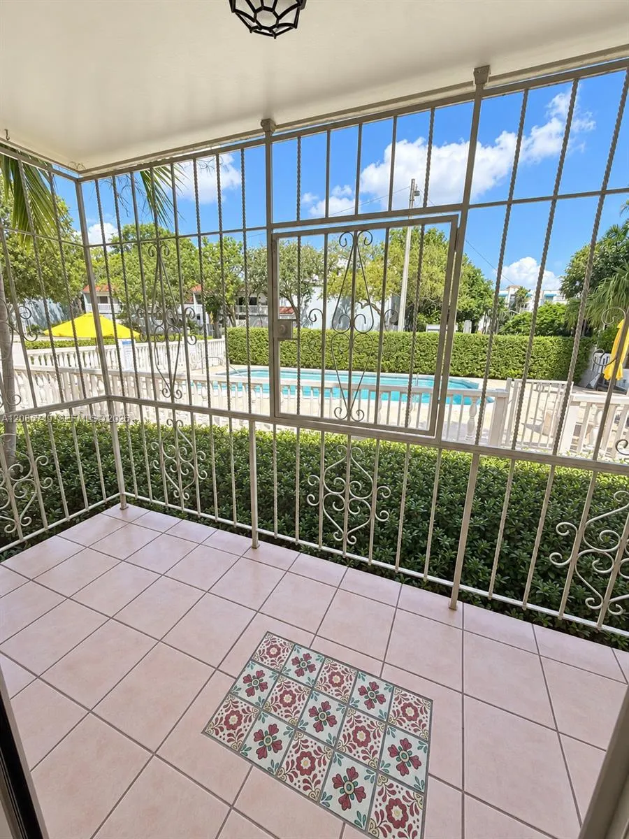 520 NE 38th Street #11