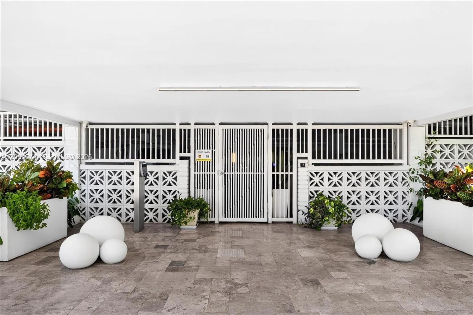 401 Ocean Drive #518